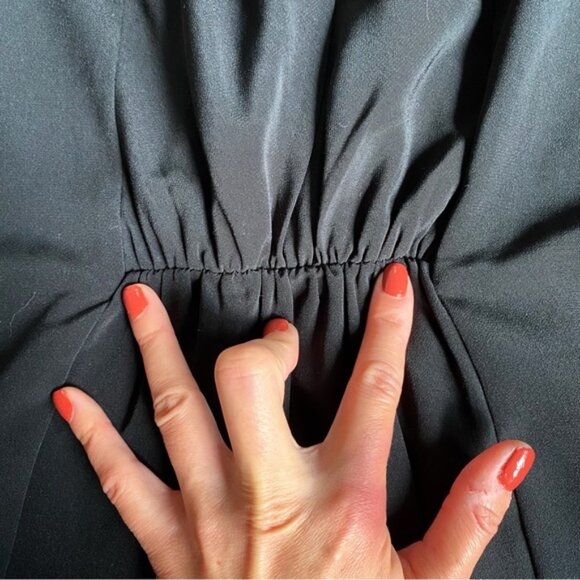 🖤 CLASSY BLACK RUFFLE DETAIL SLEEVELESS COCKTAIL DRESS! - Picture 10 of 16